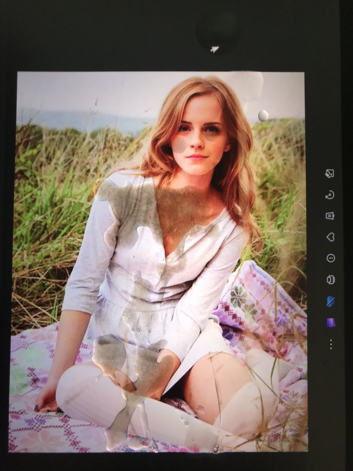 yAjYxz13 Cumwhore Emma Watson 06.jpg